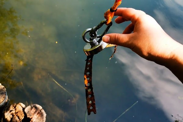 Magnet Fishing
